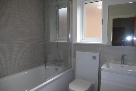 Ambleside - bathroom.JPG