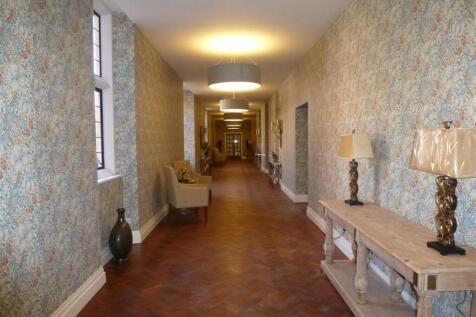 Apt 101 King Edward VII hallway to apartment.JPG