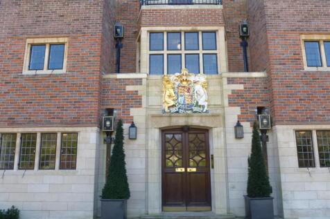 Apt 101 King Edward VII front door main entrance.j