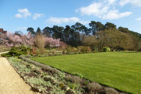 Gardens - Apt 101 King Edward VII.JPG