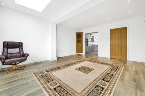 Sitting room to kitchen.jpg