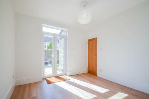 Bedroom 1/Ensuite