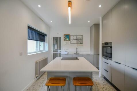 Lounge/Kitchen