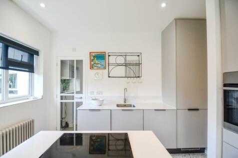 Lounge/Kitchen