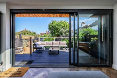 Garden/Kitchen - Diner