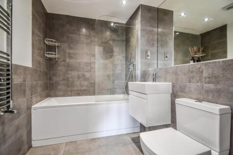Bathroom (2).jpg