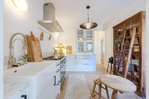 Kitchen / Breakfast Room