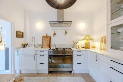 Kitchen / Breakfast Room