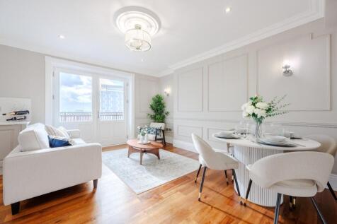 Lounge / Dining
