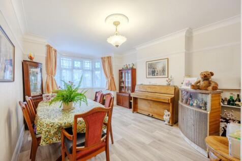 Bedroom 2 / Dining Room