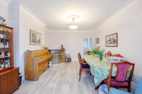 Bedroom 2 / Dining Room