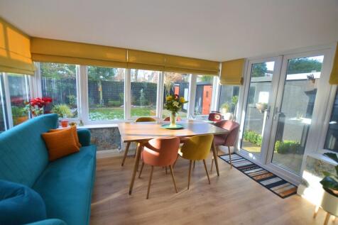 Garden/Dining Room
