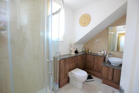 En-suite to Master 