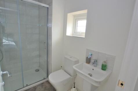En-suite to Bedroom 