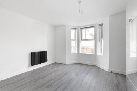 Flat 5 Bedroom 1