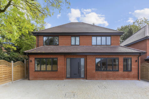 Merry Hill Close