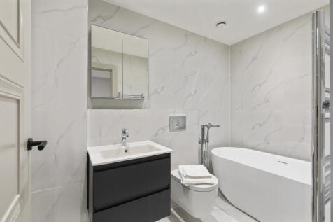Plot 5 Bathroom spec