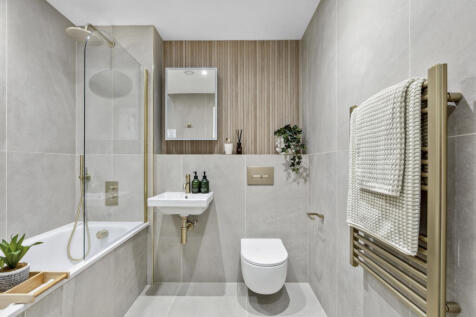 Show Apartment Bathroom