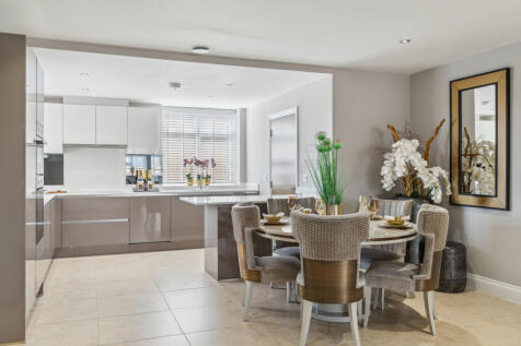 Show Apartment Kitchen/Dining area