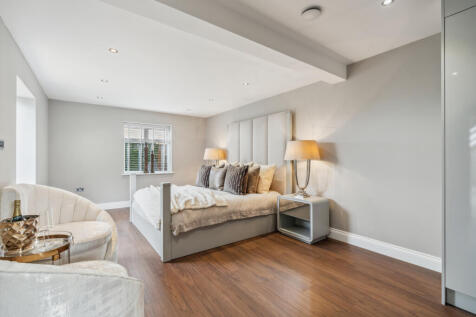 Show Apartment Bedroom