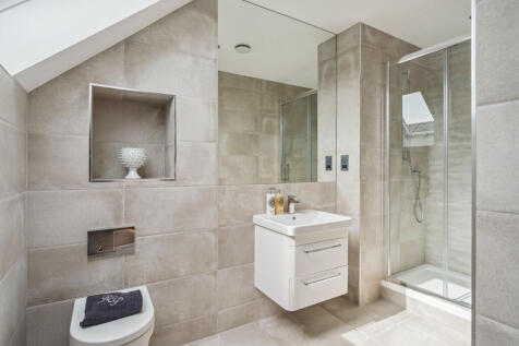 Show Apartment Ensuite Bathroom