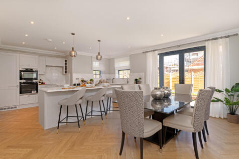 Sabre Close Show Home