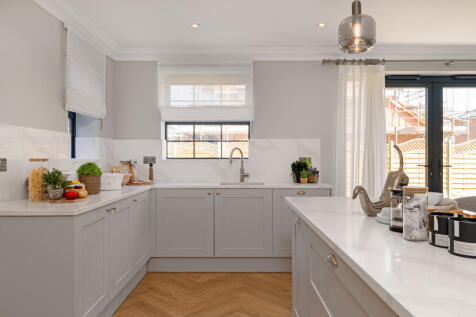 Sabre Close Show Home