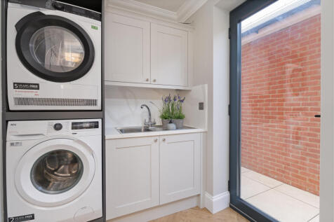 Sabre Close Show Home