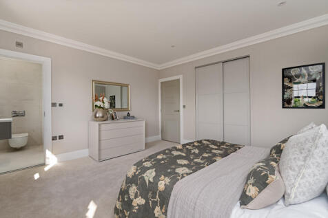 Sabre Close Show Home
