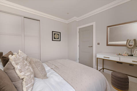 Sabre Close Show Home