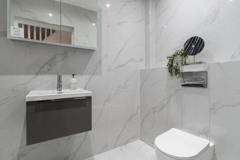 Sabre Close Show Home