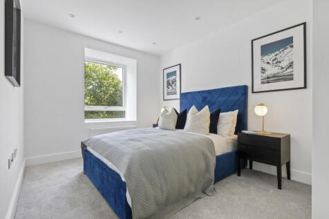 1-Bed Show Apartment