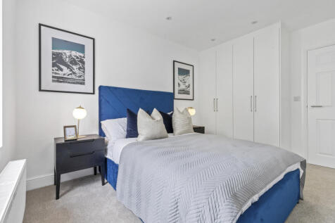 1-Bed Show Apartment