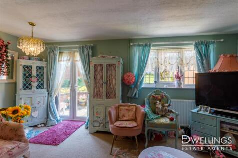 DWELEST- 7 Lordswell Road, Shobnall, DE14 2TA - 01