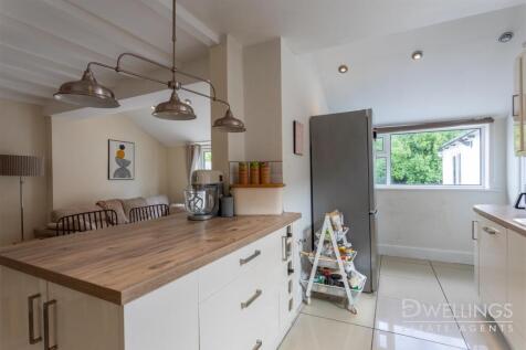 DWELEST - 36 Tower Road, Burton On Trent, DE15 0NL