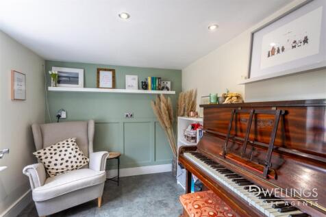 DWELEST - 36 Tower Road, Burton On Trent, DE15 0NL