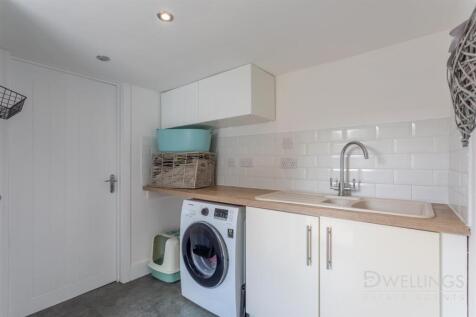 DWELEST - 36 Tower Road, Burton On Trent, DE15 0NL