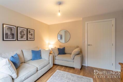 DWELEST - 19 Bishop Place, DE13 9EX-0008.jpg
