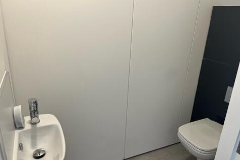 Cloakroom/wc