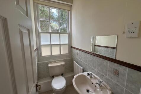 11 NG Shower Room.jpg