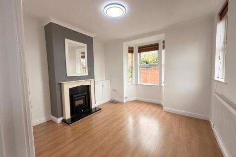 35 Balance Hill - Living room .jpg