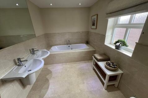 bathroom.jpg2
