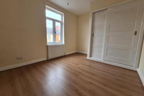 Sandown Road 45 - Bed1.jpg