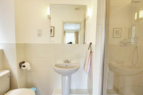 Bed 2 Ensuite.jpg
