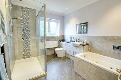 Master Ensuite.jpg