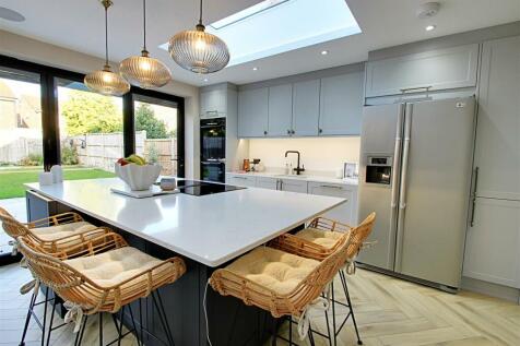Kitchen 1.jpg
