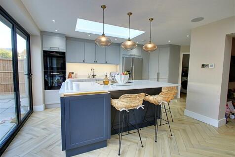 Kitchen 2.jpg