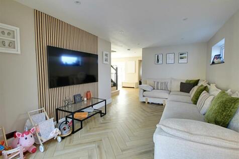 Living Room 1.jpg