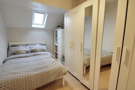 Bed 2.jpg