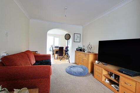 Living Room 2.jpg